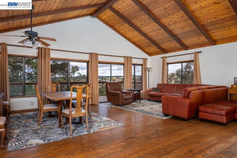 Photo of 6727 Sunnyslope Ave Ave, Castro Valley, CA 94552 (MLS # 41139764)