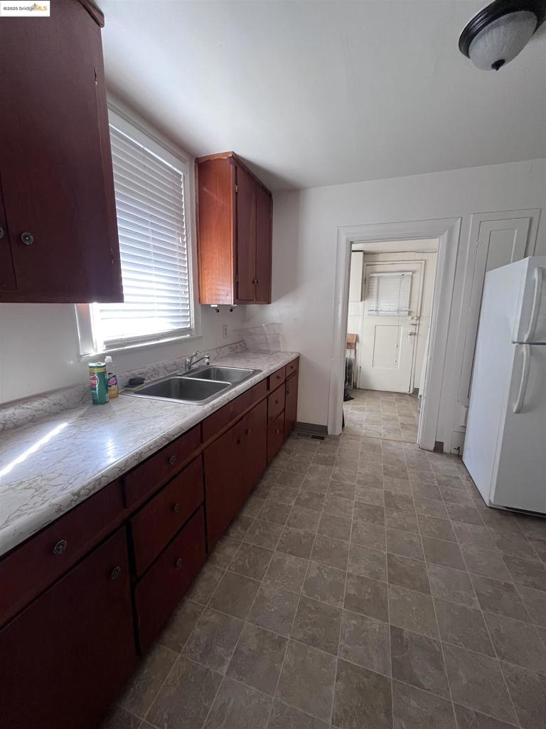 OAKLAND - Residential Income