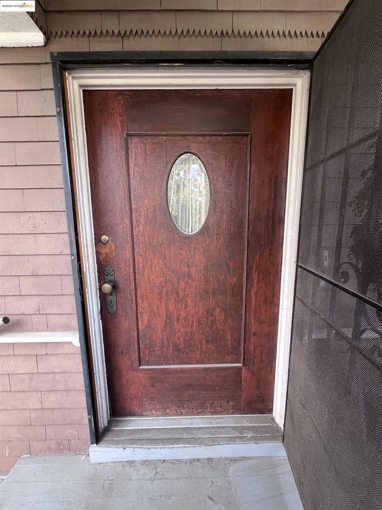 OAKLAND - Residential Income