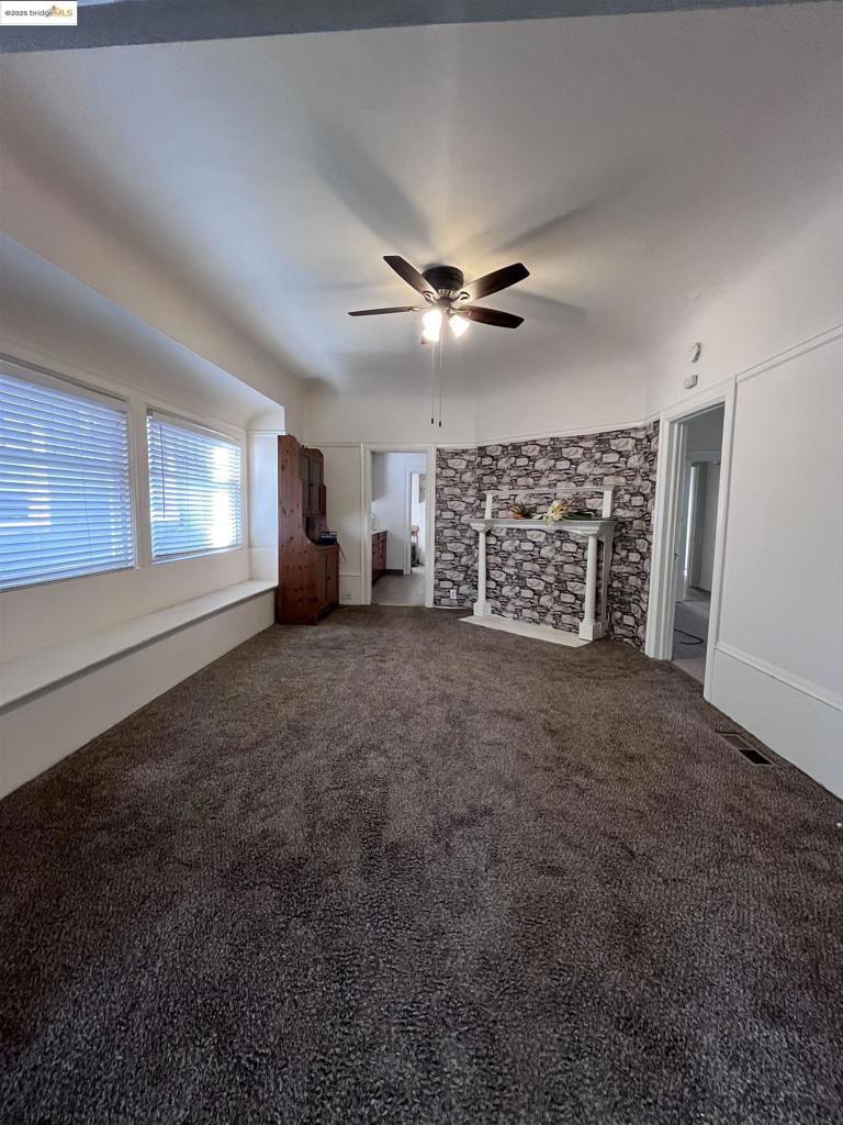 OAKLAND - Residential Income