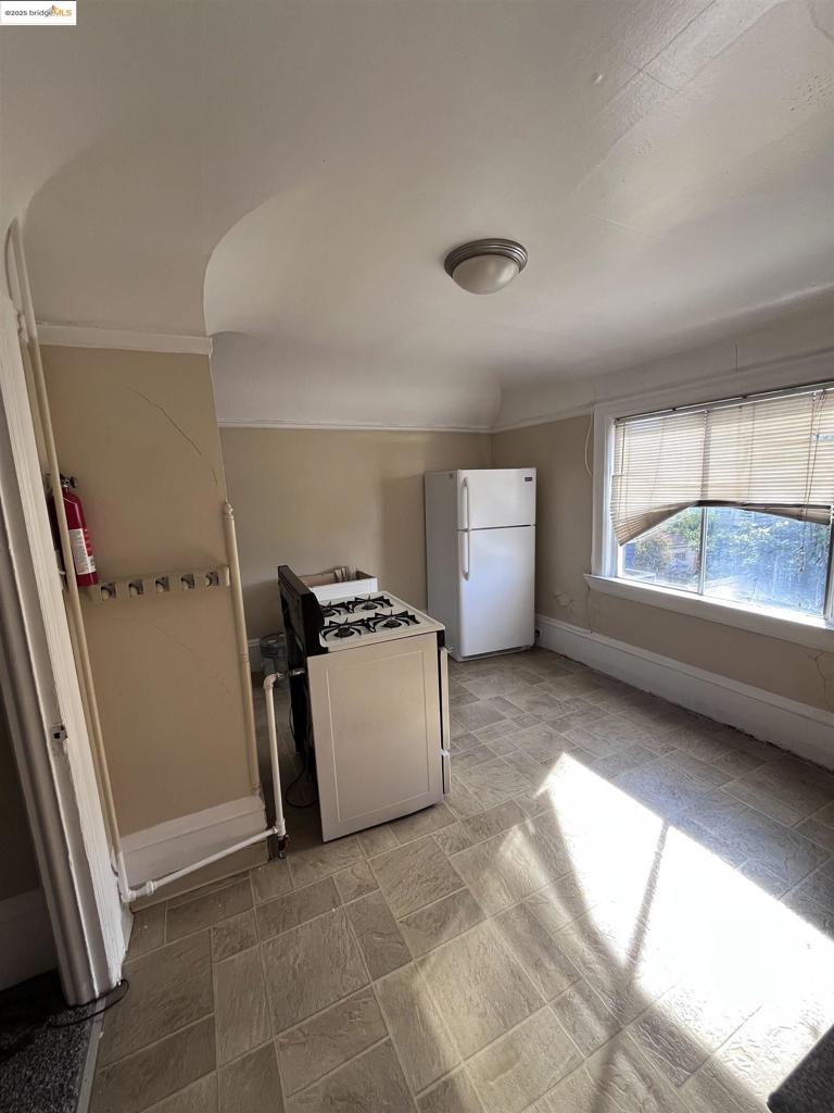 OAKLAND - Residential Income