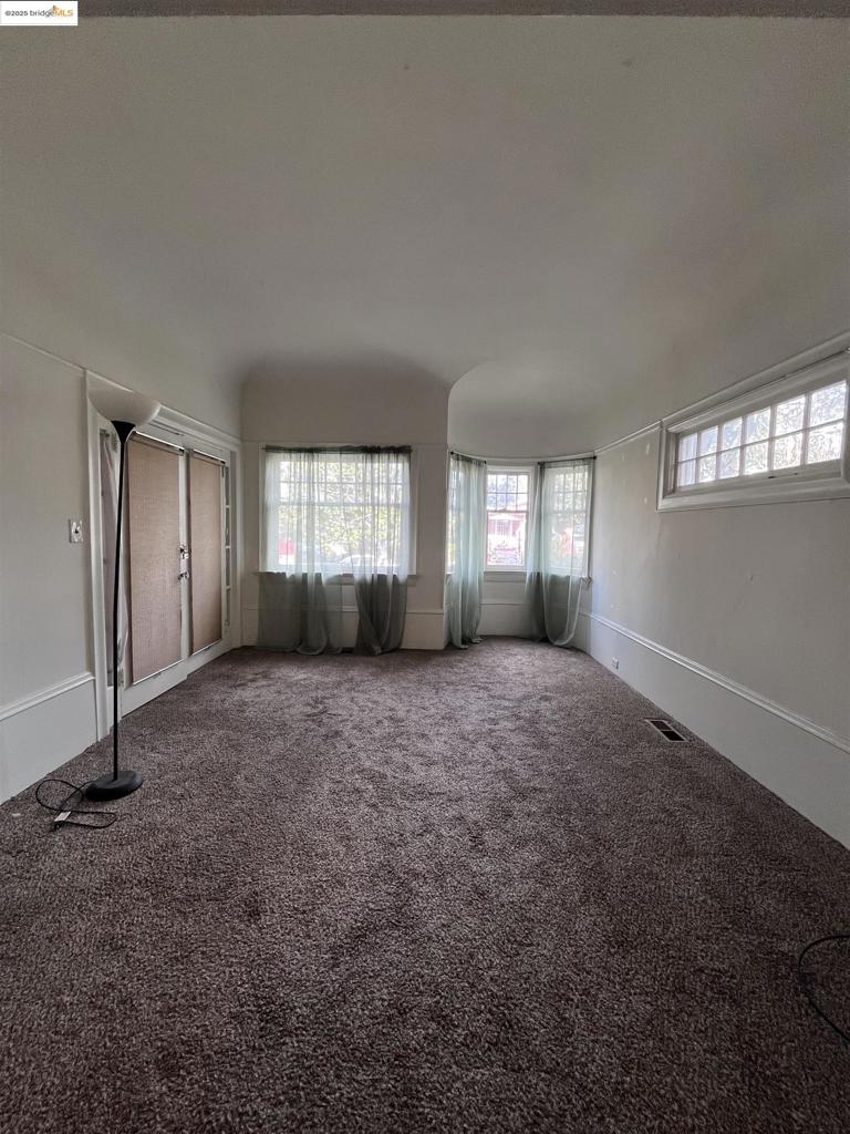 OAKLAND - Residential Income