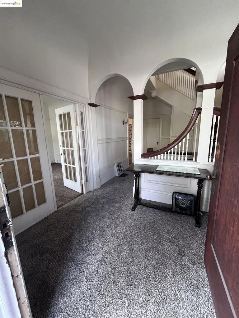 OAKLAND - Residential Income