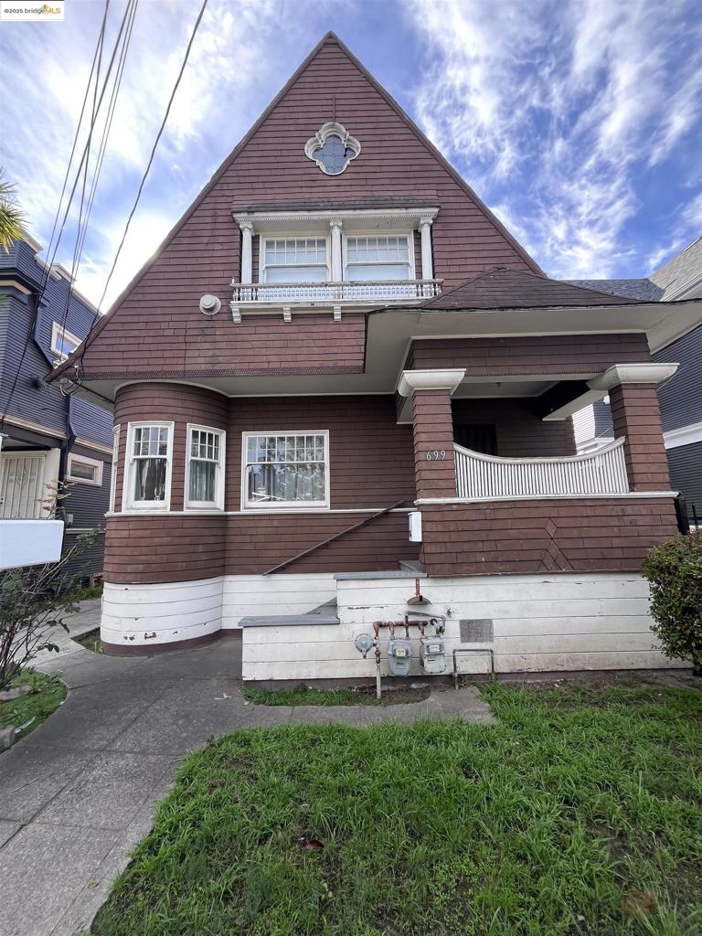 OAKLAND - Residential Income