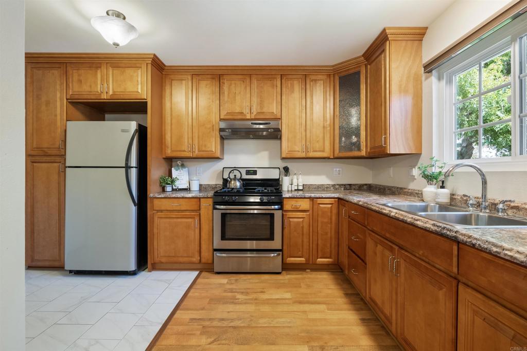 2250 Crestline Drive