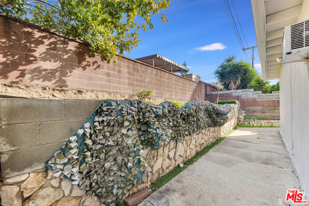 11924 Daleside Avenue