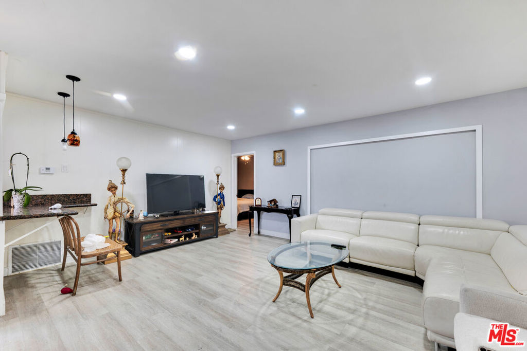 11924 Daleside Avenue