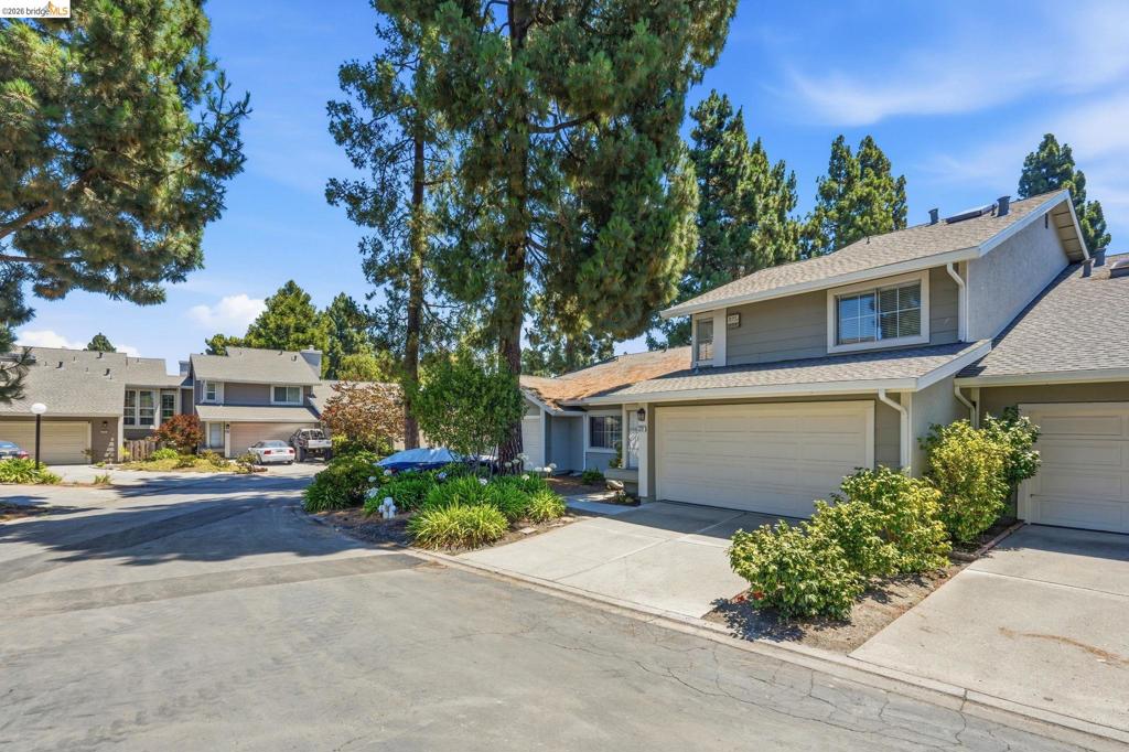 2231 Heathrow Pl