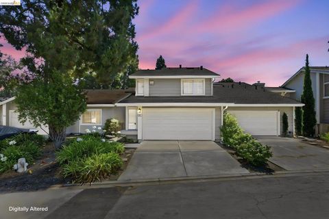 Photo of 2231 Heathrow Pl PL, San Leandro, CA 94577 (MLS # 41142328)