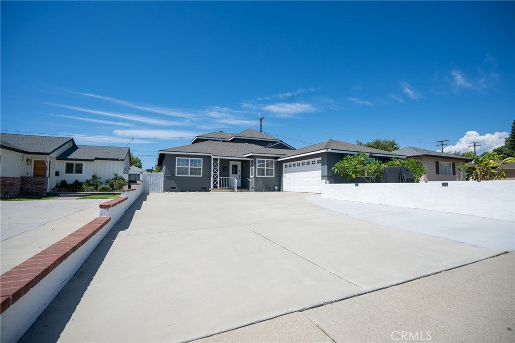 1335 N Vine Avenue