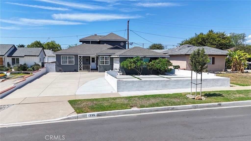 1335 N Vine Avenue