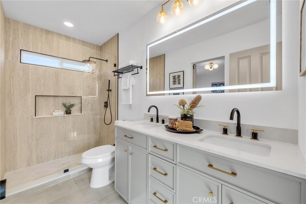 Wrigley Area (WR) - Residential