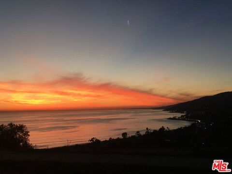 Photo of 333 N Mount Holyoke Avenue, Pacific Palisades, CA 90272 (MLS # 25617983)