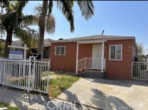 Photo of 802 E 111th Drive, Los Angeles, CA 90059 (MLS # DW26200477)
