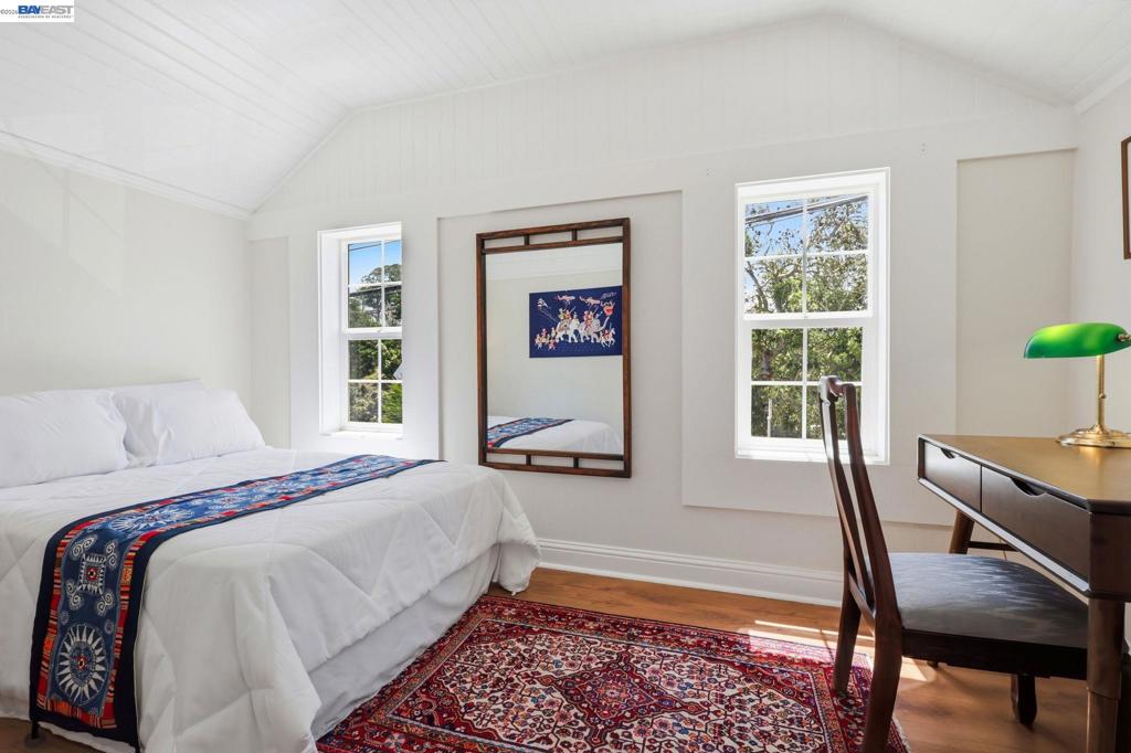 30 Niantic Ave