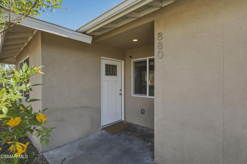 880 E Avenida De Las Flores