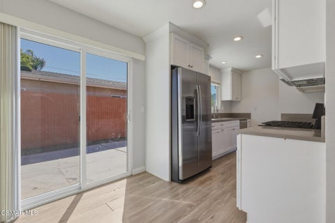 Photo of 880 E Avenida De Las Flores, Thousand Oaks, CA 91360 (MLS # 226004884)