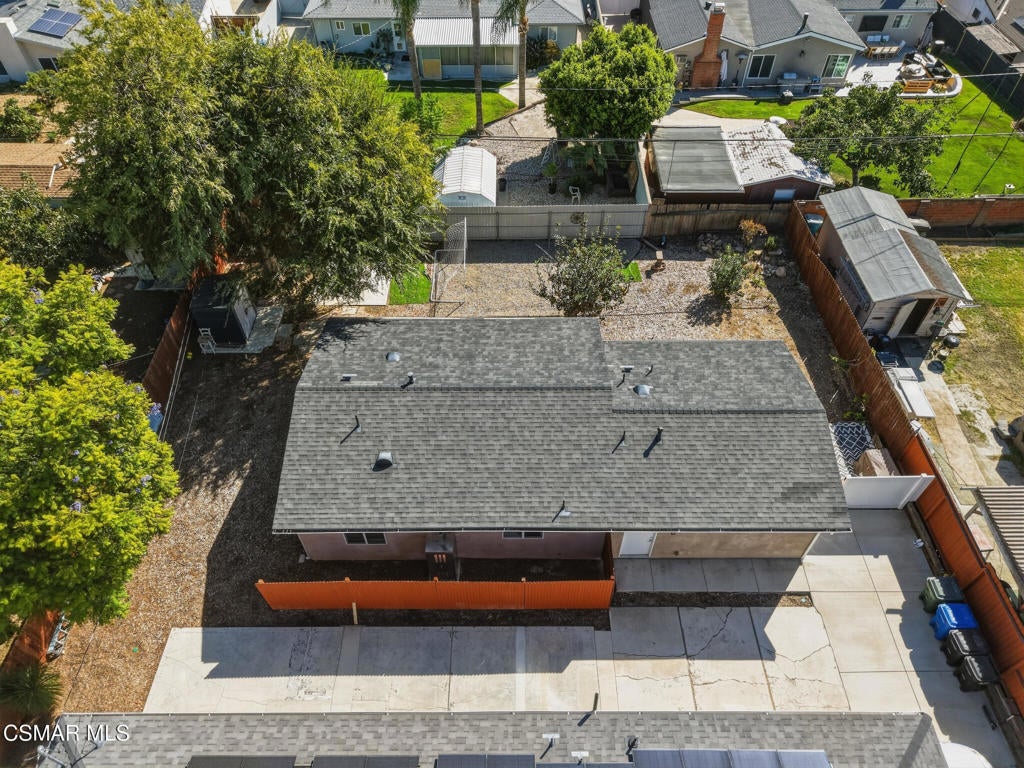 880 E Avenida De Las Flores