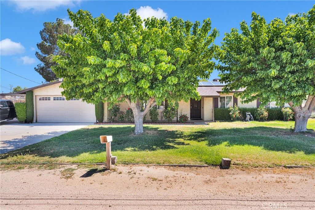 Photo of 15413 Don Roberto Rd, Victorville, CA 92394 (MLS # TR26083246)