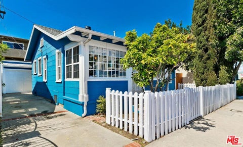 Photo of 3819 Goldwyn Terrace, Culver City, CA 90232 (MLS # 26997875)
