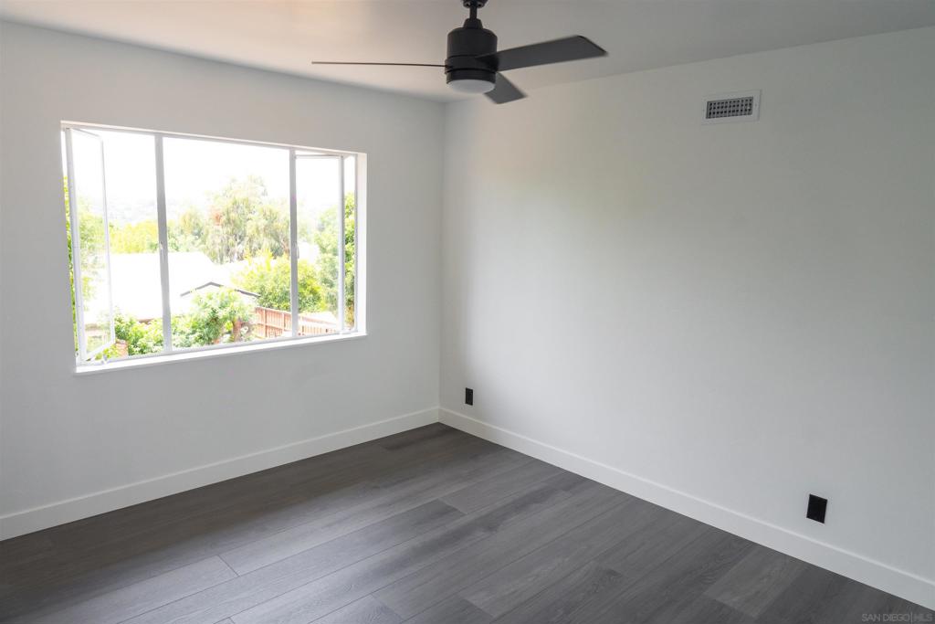 6517 Hillgrove