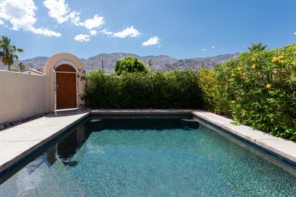 52698 Avenida Herrera