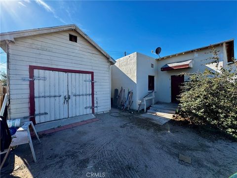 Photo of 329 Chestnut St, Needles, CA 92363 (MLS # JT26018327)