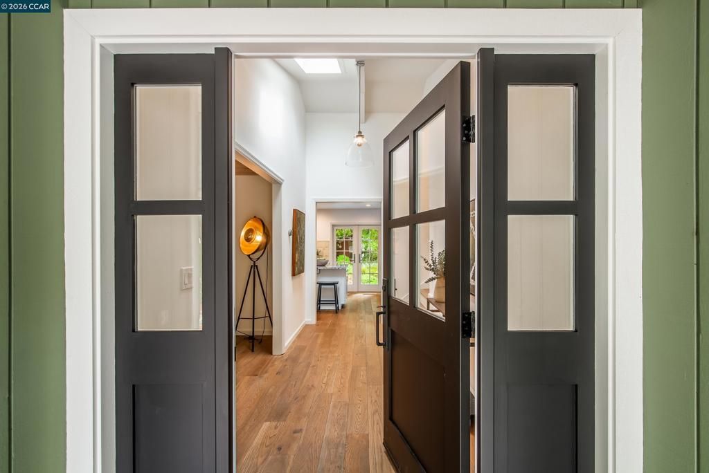 Photo of 860 Paradise Ct Ct, Lafayette, CA 94549 (MLS # 41130945)