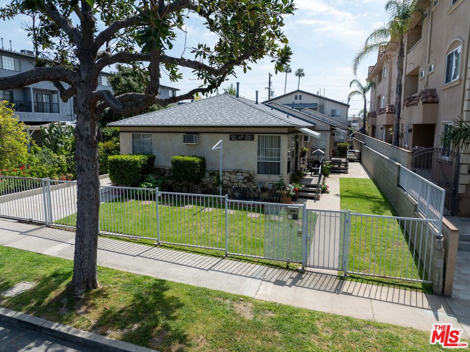 504 E Valencia Avenue