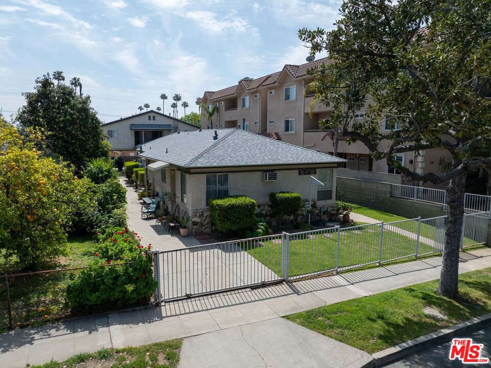 504 E Valencia Avenue