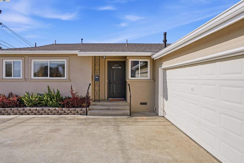 Photo of 6179 Tourraine Dr, Newark, CA 94560 (MLS # 41118289)