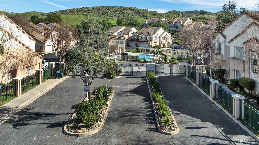 Photo of 638 High Plains Ln, Simi Valley, CA 93065 (MLS # SR26045637)