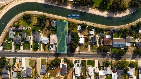Photo of 409 Laurel Avenue, Modesto, CA 95351 (MLS # ML82051132)