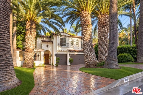 Photo of 14985 Valley Vista Boulevard, Los Angeles, CA 91403 (MLS # 26988467)