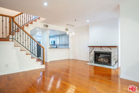 Photo of 1030 S Norton Avenue #6, Los Angeles, CA 90019 (MLS # 26839501)