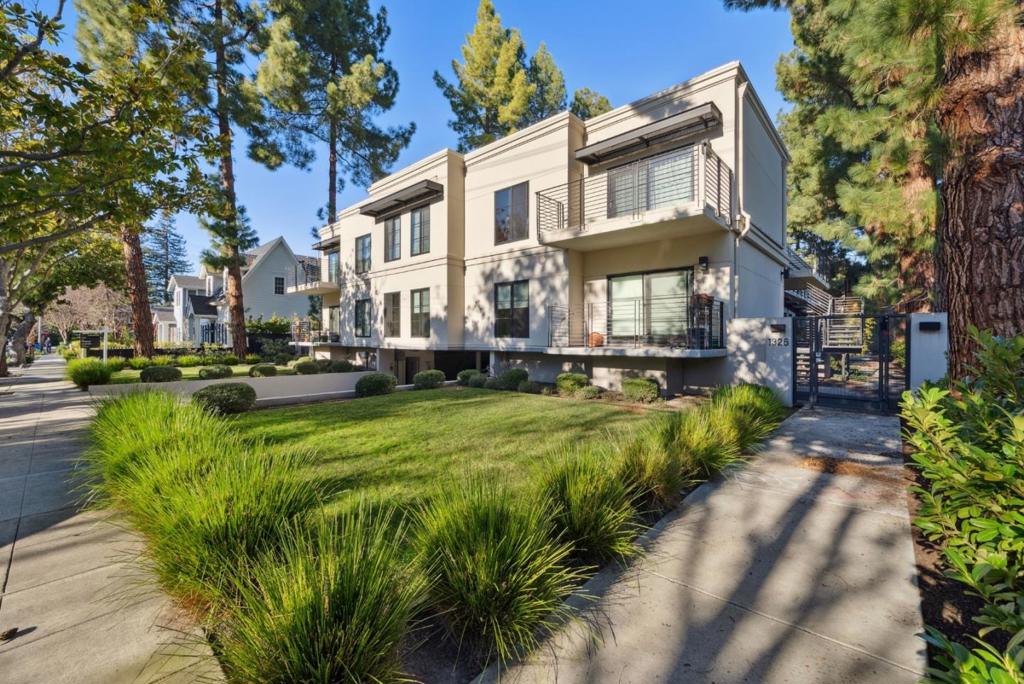 1326 Hoover Street 2