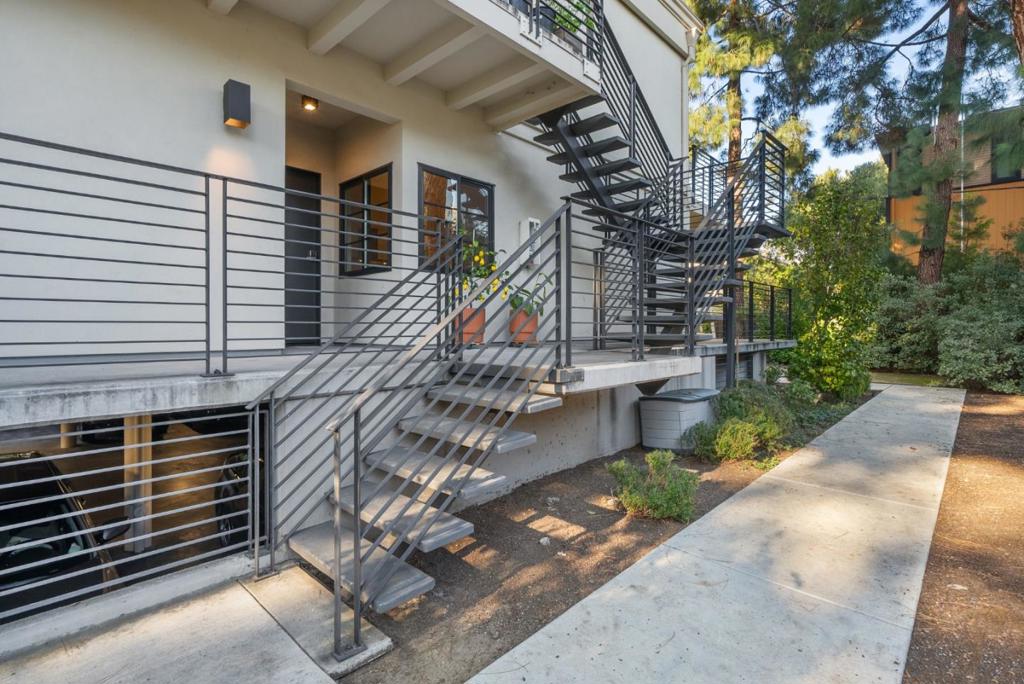 1326 Hoover Street 2