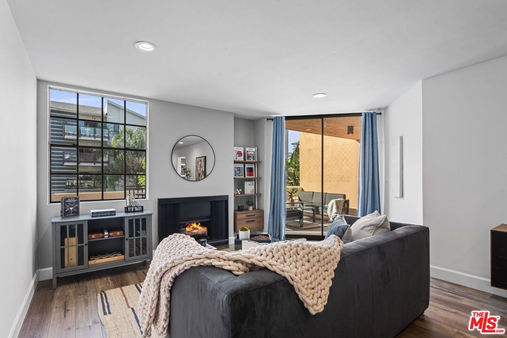 Photo of 750 N Kings Road #124, West Hollywood, CA 90069 (MLS # 26645843)