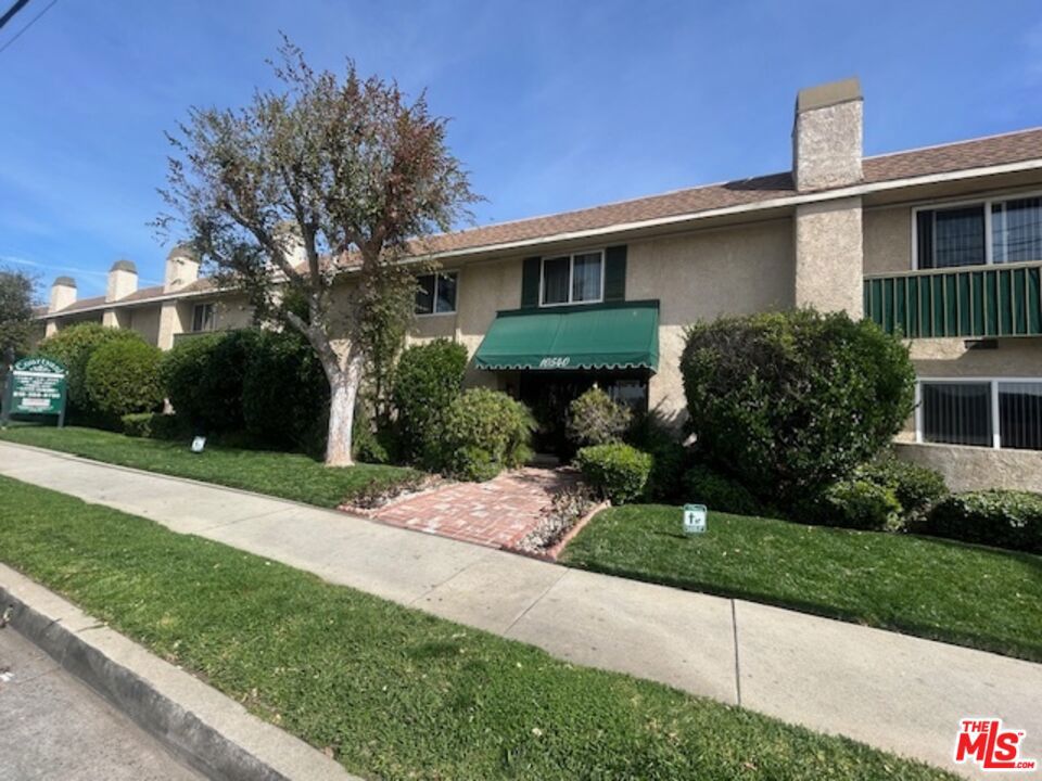 Welcome to 10540 Balboa Blvd. Located in the beautiful Granada Hills community. This Junior apartment comes with one assigned parking space in a gated parking lot. Laundry room on-site. In ground pool and spa (gated) with a BBQ grilling area to enjoy fresh cooked meals. This recently updated unit won't last long. Water and cable included. Don't wait long to schedule a tour. No smoking, No pets. Easy to show, call today.