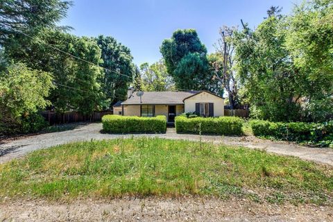 Photo of 640 Rosita Avenue, Los Altos, CA 94024 (MLS # ML82044915)