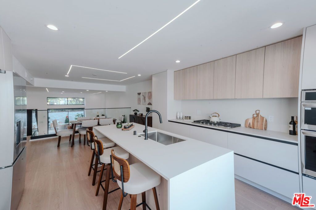 Photo of 4622 Glencoe Avenue #4, Marina Del Rey, CA 90292 (MLS # 26666431)