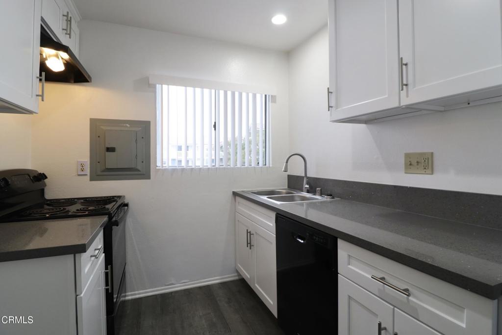 271 S Ventura Road 298