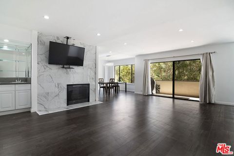 Photo of 853 S Le Doux Road #201, Los Angeles, CA 90035 (MLS # 25627483)