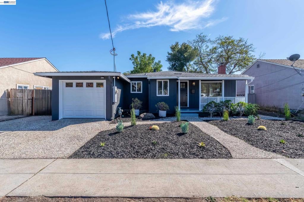 228 W Harder Rd