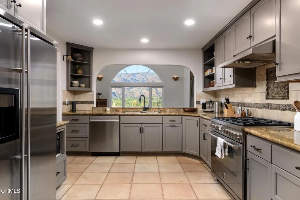 Ojai, California 93023, United States, 4 Bedrooms Bedrooms, ,4 BathroomsBathrooms,Residential,Active,169641