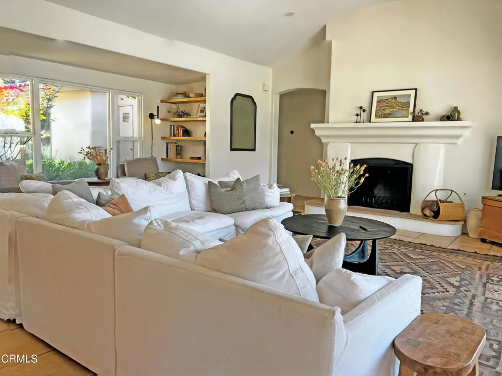Ojai, California 93023, United States, 4 Bedrooms Bedrooms, ,4 BathroomsBathrooms,Residential,Active,169641