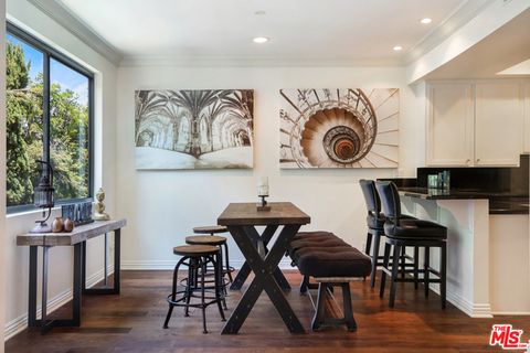 Photo of 423 N PALM Drive #206, Beverly Hills, CA 90210 (MLS # 26632115)