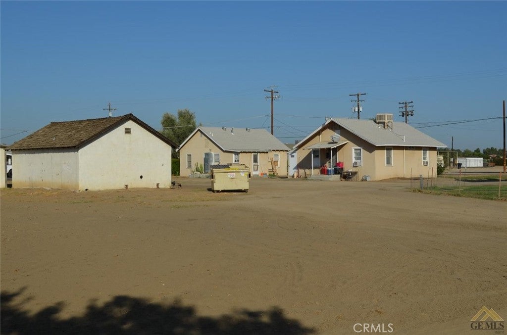 411 E Los Angeles