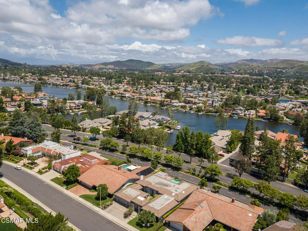 Westlake Village, California 91361, United States, 3 Bedrooms Bedrooms, ,4 BathroomsBathrooms,Residential,Active,231044