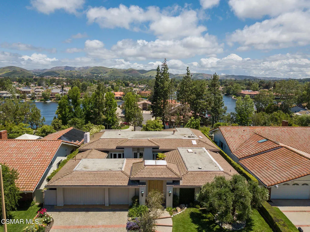 Westlake Village, California 91361, United States, 3 Bedrooms Bedrooms, ,4 BathroomsBathrooms,Residential,Active,231044